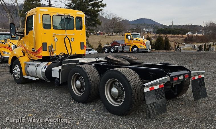 image for item NZ9145 2019 Kenworth T680 semi truck