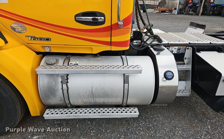 image for item NZ9145 2019 Kenworth T680 semi truck