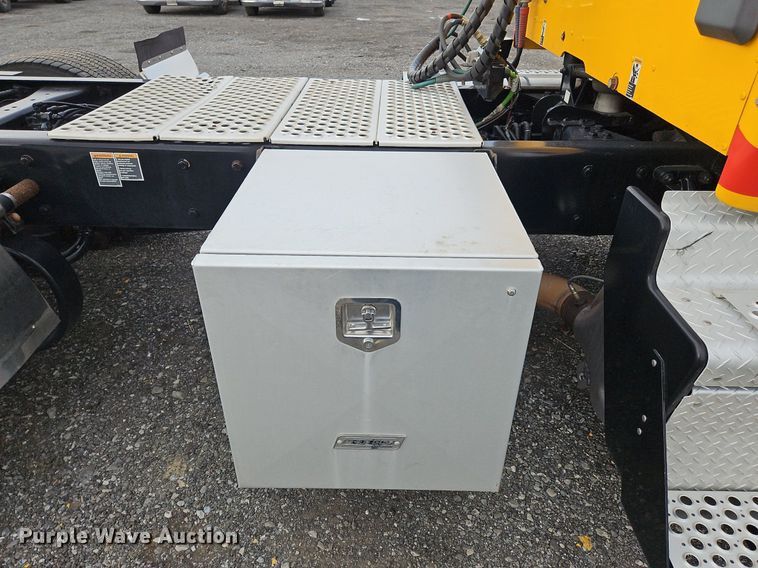 image for item NZ9145 2019 Kenworth T680 semi truck