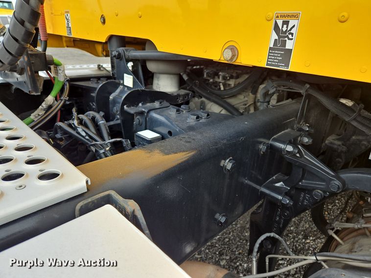 image for item NZ9145 2019 Kenworth T680 semi truck