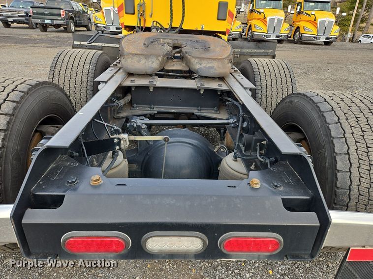 image for item NZ9145 2019 Kenworth T680 semi truck