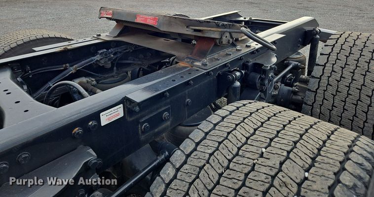 image for item NZ9145 2019 Kenworth T680 semi truck