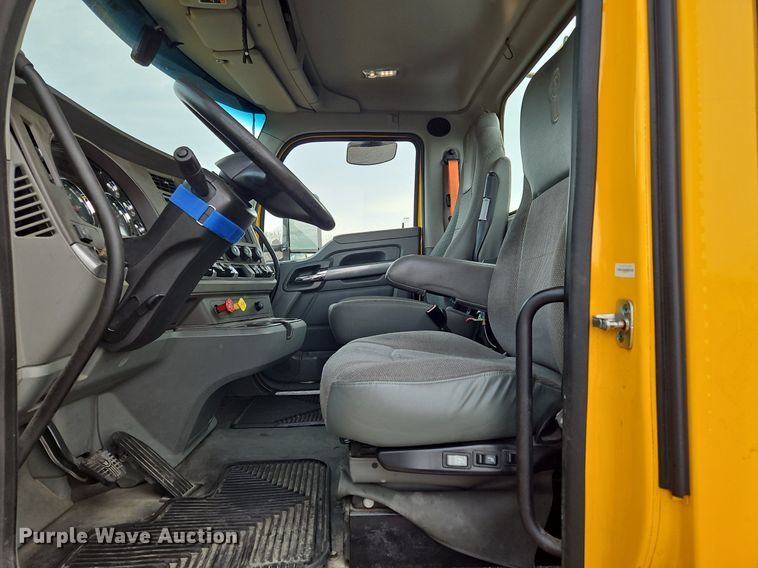 image for item NZ9145 2019 Kenworth T680 semi truck