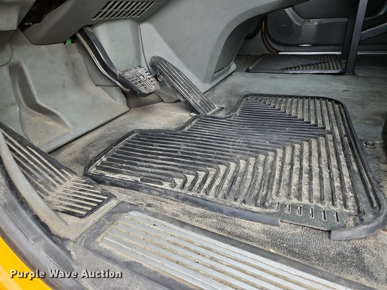 image for item NZ9145 2019 Kenworth T680 semi truck