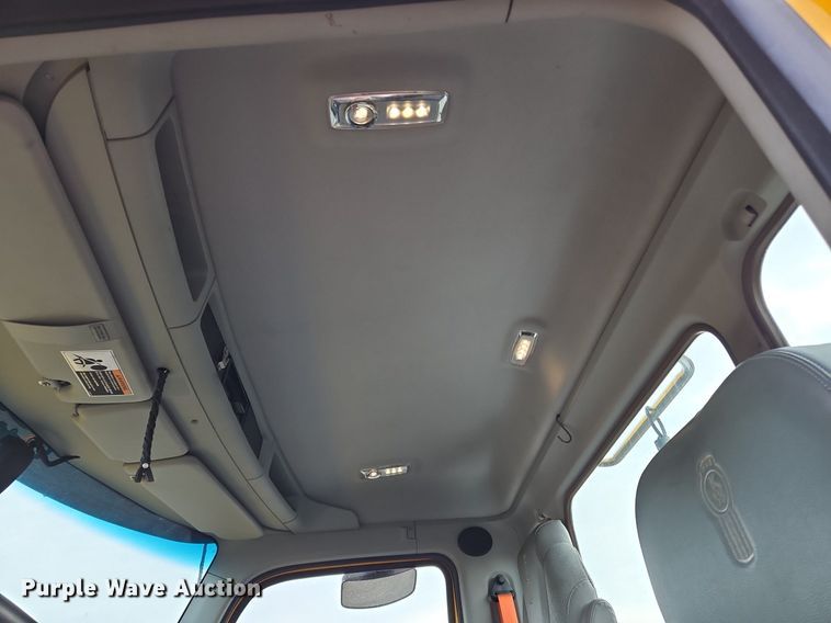 image for item NZ9145 2019 Kenworth T680 semi truck