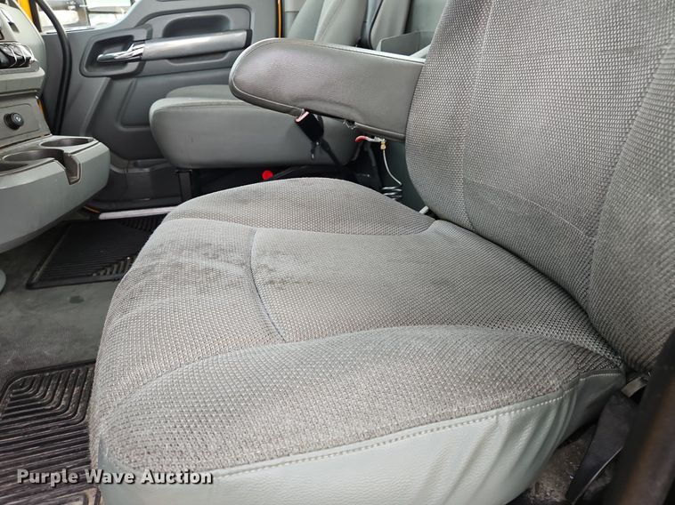 image for item NZ9145 2019 Kenworth T680 semi truck