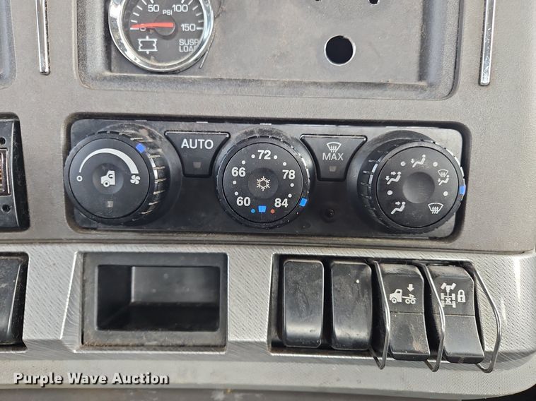 image for item NZ9145 2019 Kenworth T680 semi truck