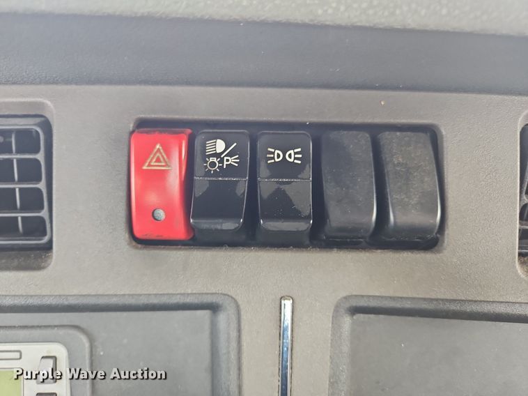 image for item NZ9145 2019 Kenworth T680 semi truck