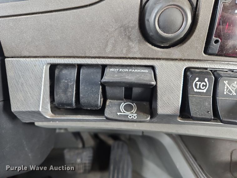 image for item NZ9145 2019 Kenworth T680 semi truck