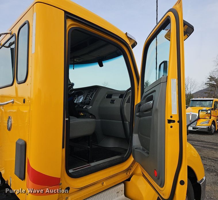 image for item NZ9145 2019 Kenworth T680 semi truck