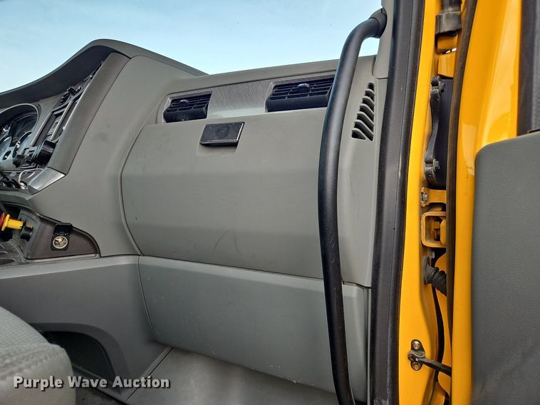 image for item NZ9145 2019 Kenworth T680 semi truck