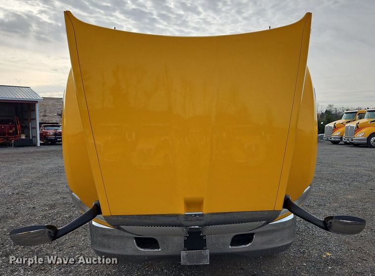 image for item NZ9145 2019 Kenworth T680 semi truck