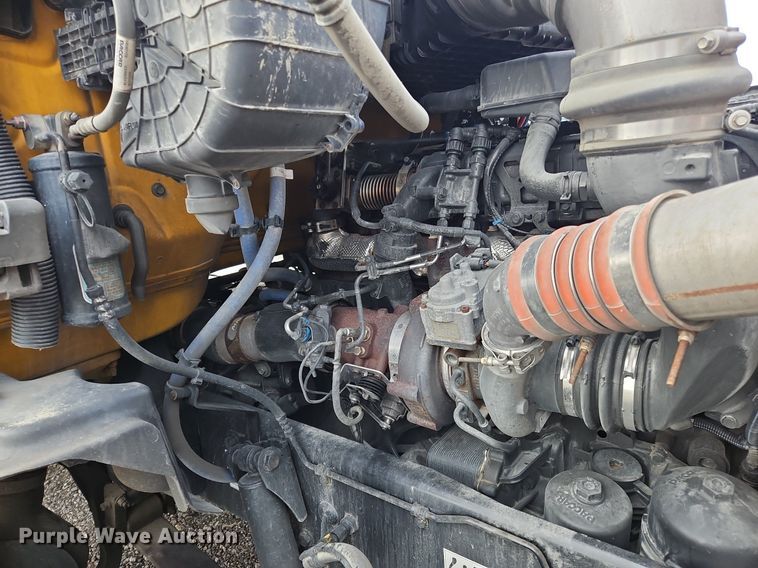 image for item NZ9145 2019 Kenworth T680 semi truck