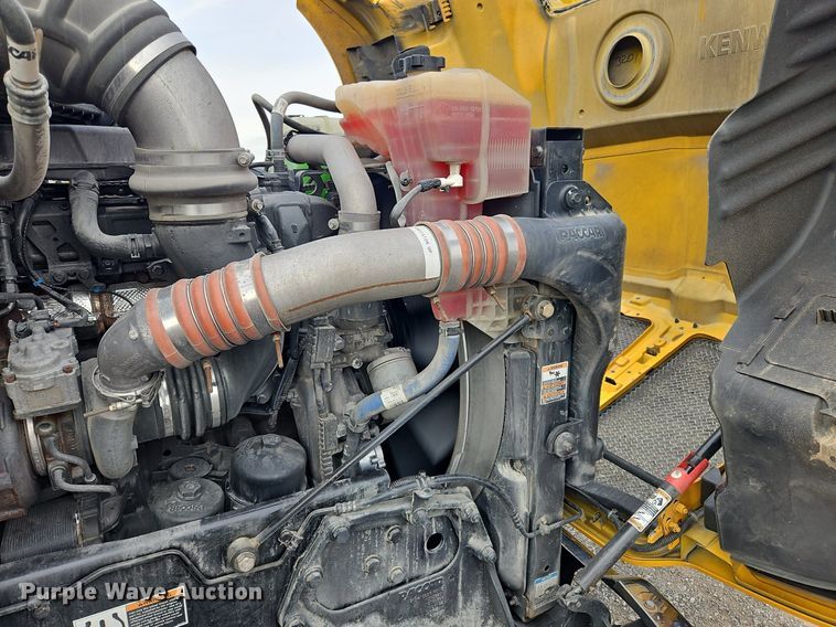 image for item NZ9145 2019 Kenworth T680 semi truck