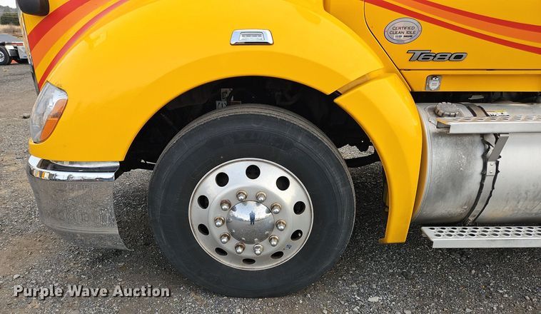 image for item NZ9145 2019 Kenworth T680 semi truck