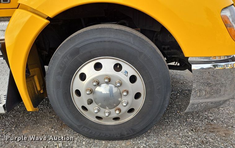 image for item NZ9145 2019 Kenworth T680 semi truck