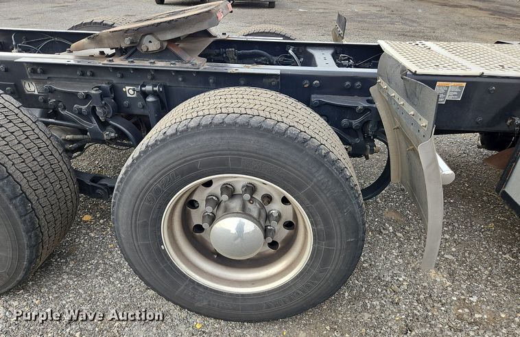 image for item NZ9145 2019 Kenworth T680 semi truck