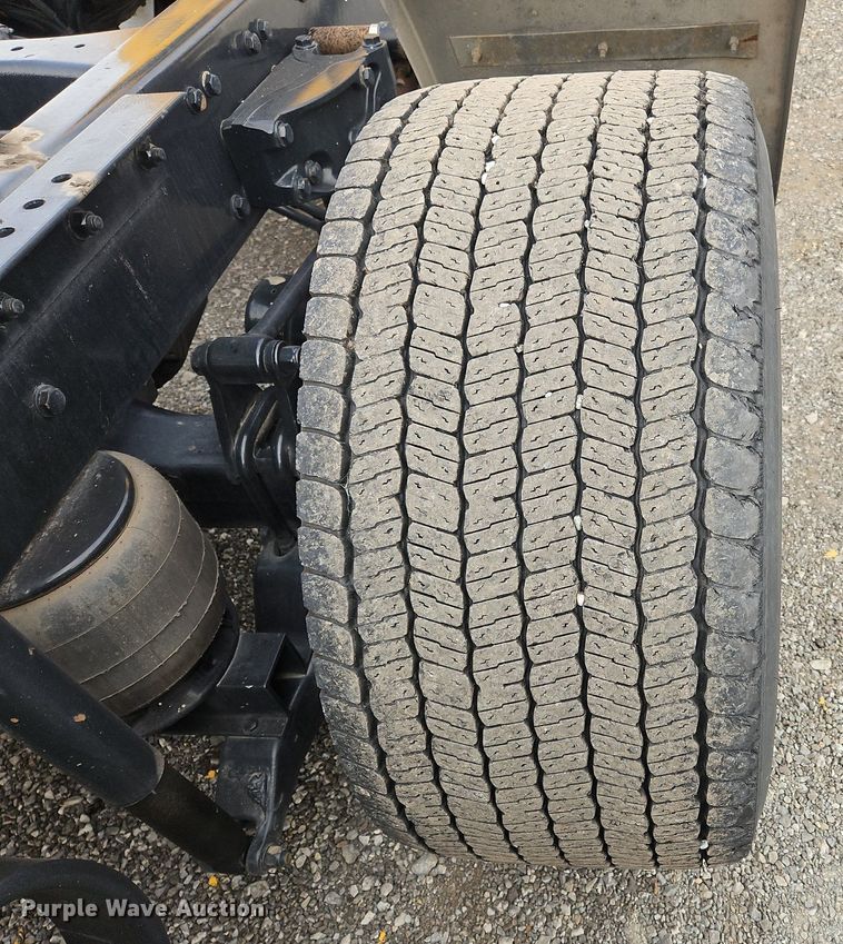 image for item NZ9145 2019 Kenworth T680 semi truck