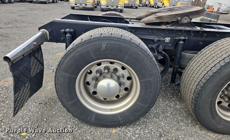 image for item NZ9145 2019 Kenworth T680 semi truck