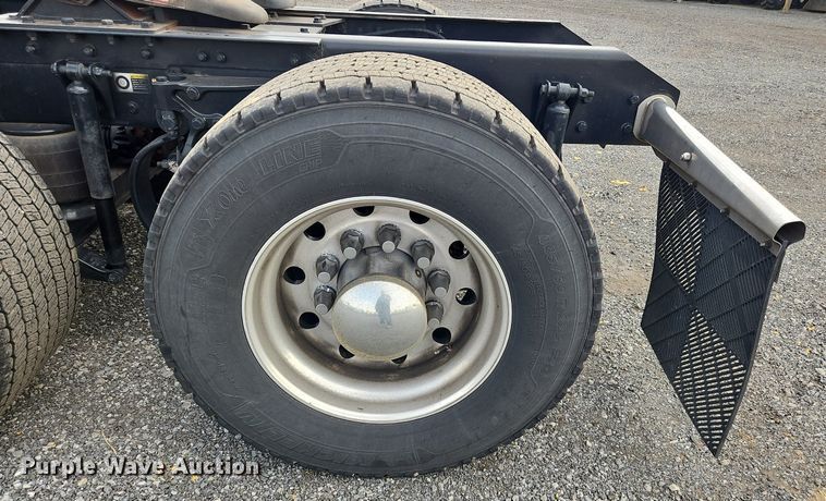 image for item NZ9145 2019 Kenworth T680 semi truck