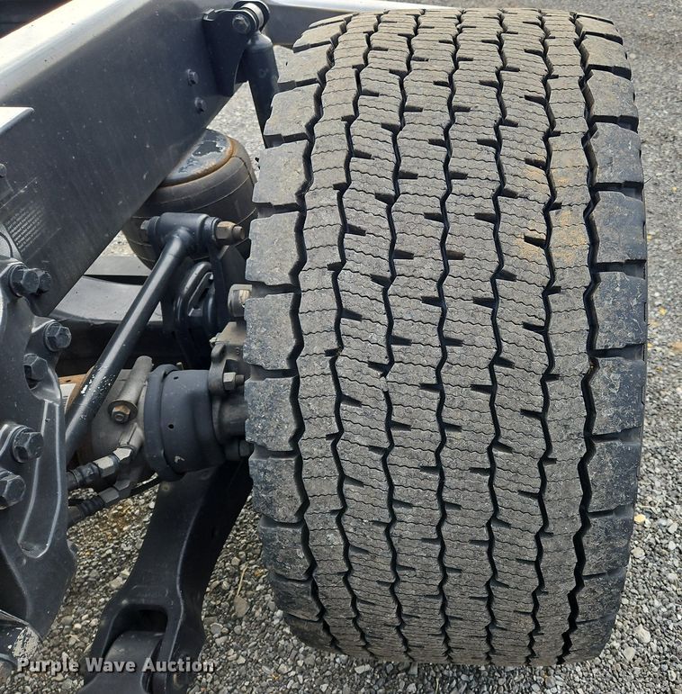 image for item NZ9145 2019 Kenworth T680 semi truck