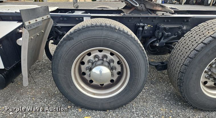 image for item NZ9145 2019 Kenworth T680 semi truck