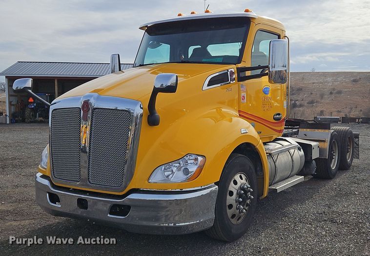 image for item NZ9146 2019 Kenworth  T680 semi truck