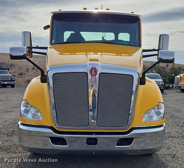 image for item NZ9146 2019 Kenworth  T680 semi truck