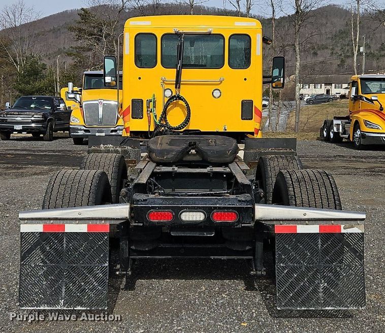 image for item NZ9146 2019 Kenworth  T680 semi truck