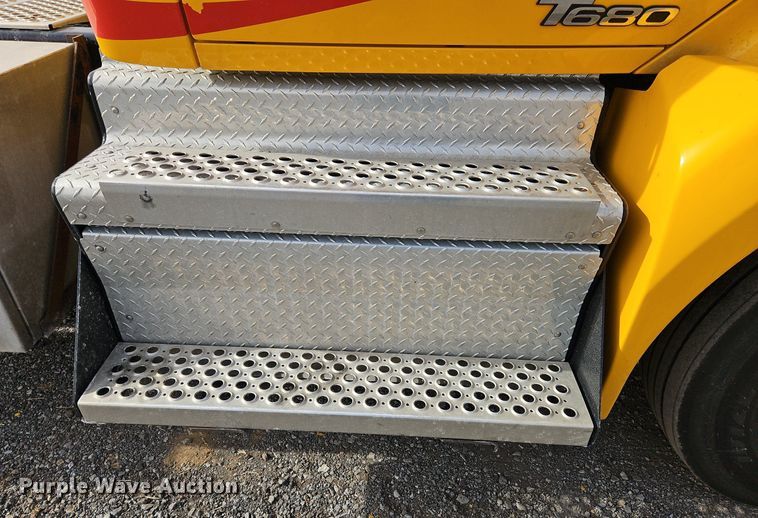 image for item NZ9146 2019 Kenworth  T680 semi truck