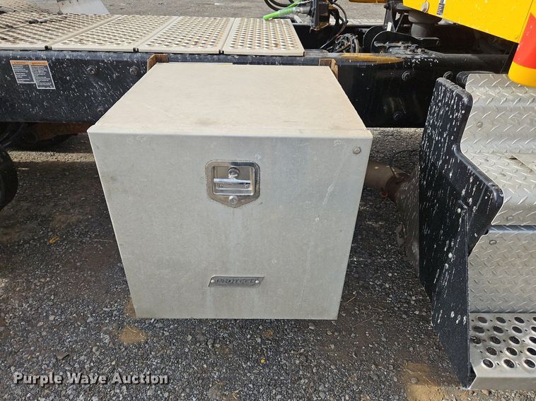 image for item NZ9146 2019 Kenworth  T680 semi truck