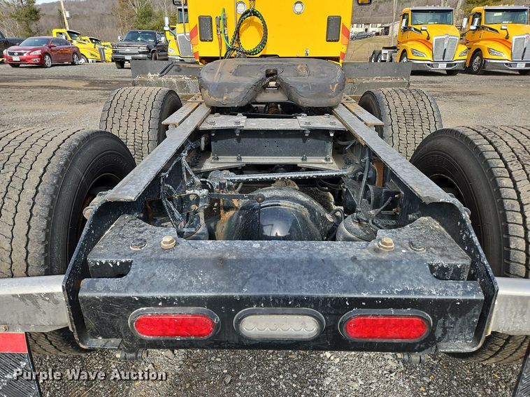 image for item NZ9146 2019 Kenworth  T680 semi truck