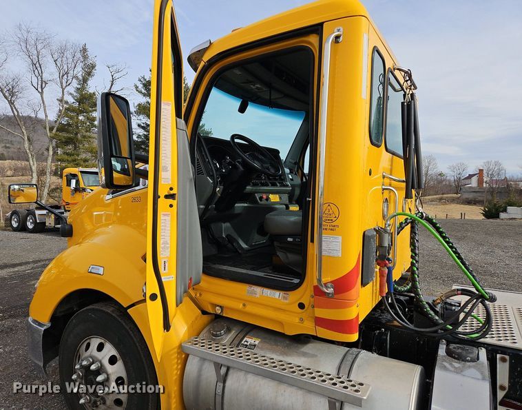 image for item NZ9146 2019 Kenworth  T680 semi truck