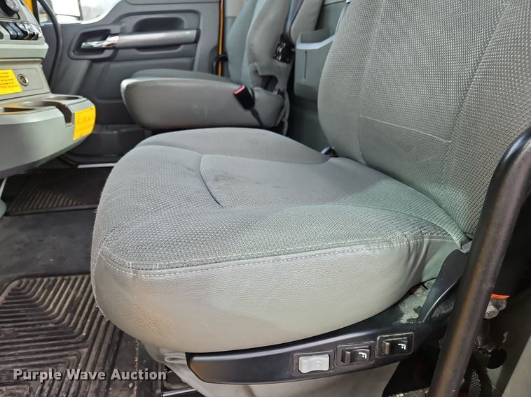 image for item NZ9146 2019 Kenworth  T680 semi truck