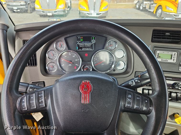 image for item NZ9146 2019 Kenworth  T680 semi truck