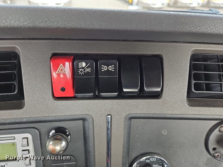 image for item NZ9146 2019 Kenworth  T680 semi truck