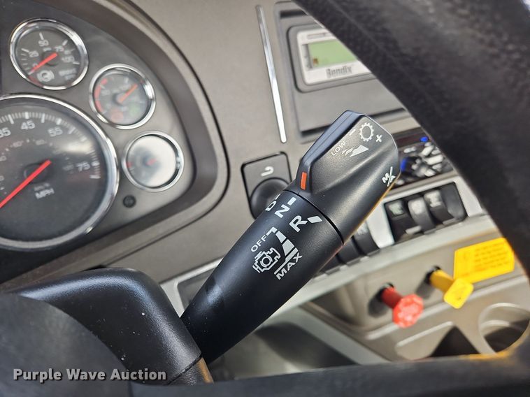 image for item NZ9146 2019 Kenworth  T680 semi truck