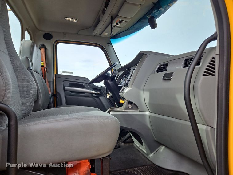 image for item NZ9146 2019 Kenworth  T680 semi truck