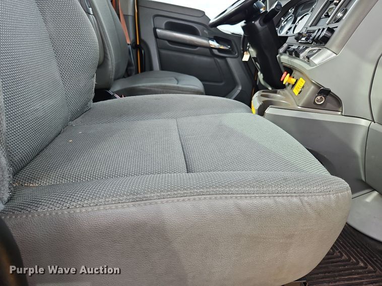 image for item NZ9146 2019 Kenworth  T680 semi truck