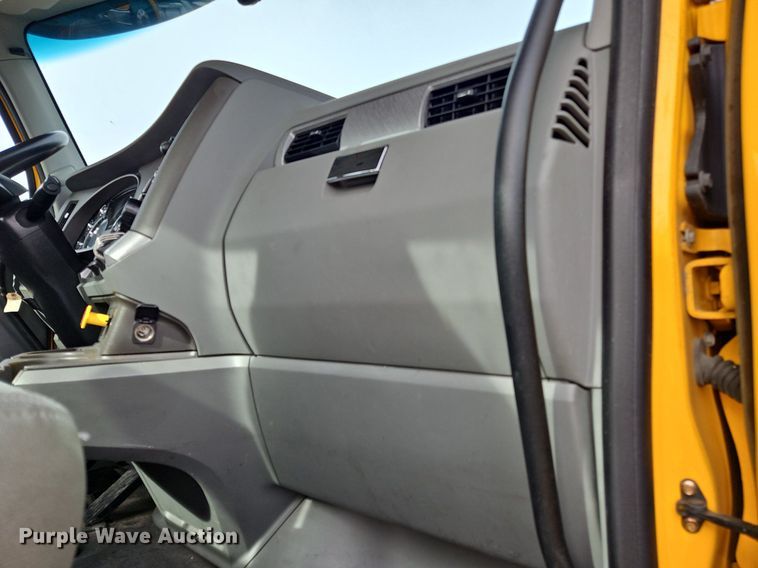 image for item NZ9146 2019 Kenworth  T680 semi truck