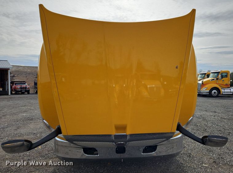 image for item NZ9146 2019 Kenworth  T680 semi truck