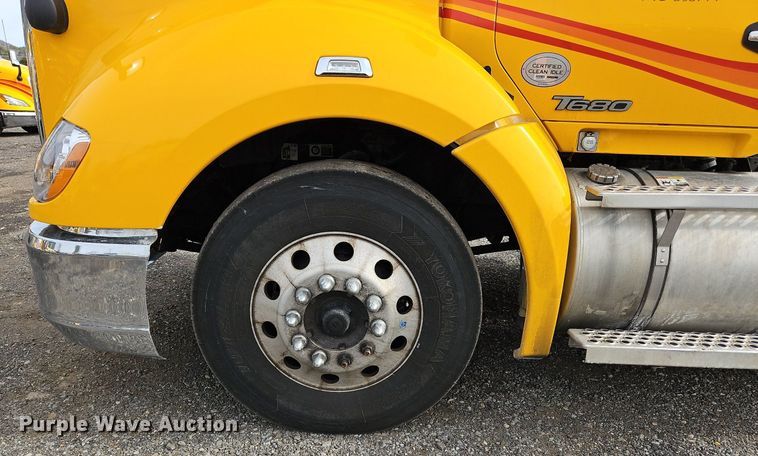 image for item NZ9146 2019 Kenworth  T680 semi truck
