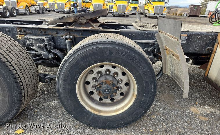 image for item NZ9146 2019 Kenworth  T680 semi truck