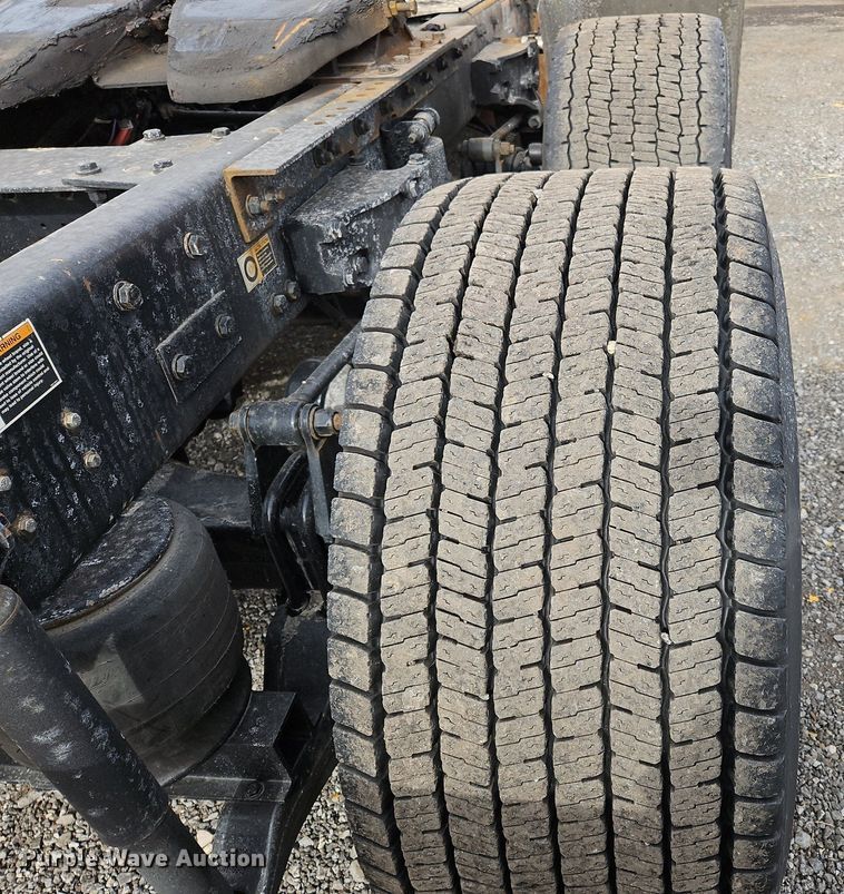 image for item NZ9146 2019 Kenworth  T680 semi truck