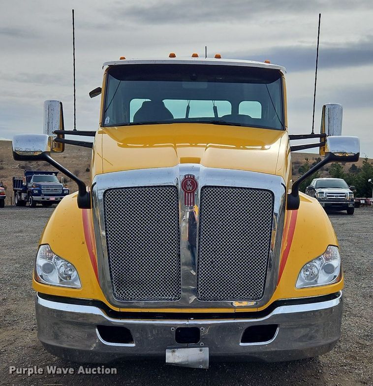 image for item NZ9147 2020 Kenworth  T680 semi truck