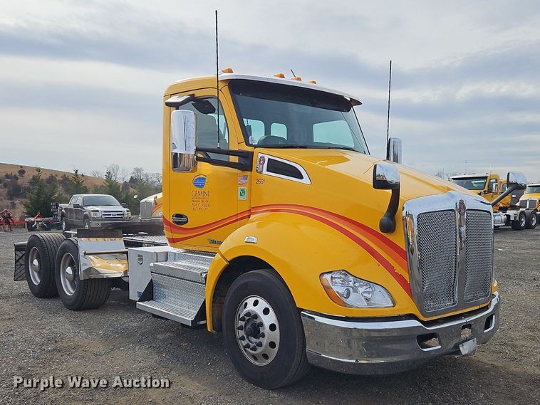 image for item NZ9147 2020 Kenworth  T680 semi truck