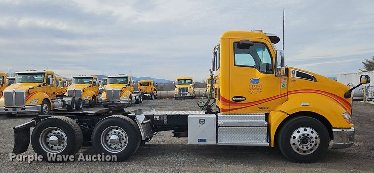 image for item NZ9147 2020 Kenworth  T680 semi truck