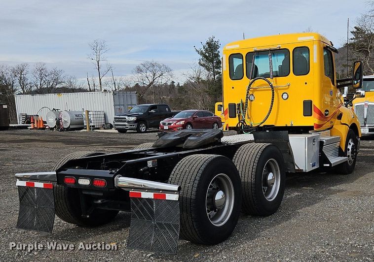 image for item NZ9147 2020 Kenworth  T680 semi truck