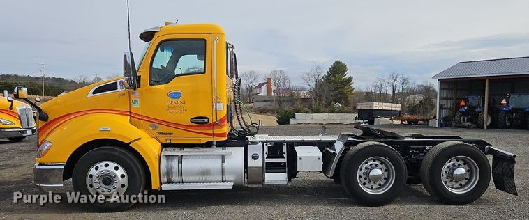 image for item NZ9147 2020 Kenworth  T680 semi truck