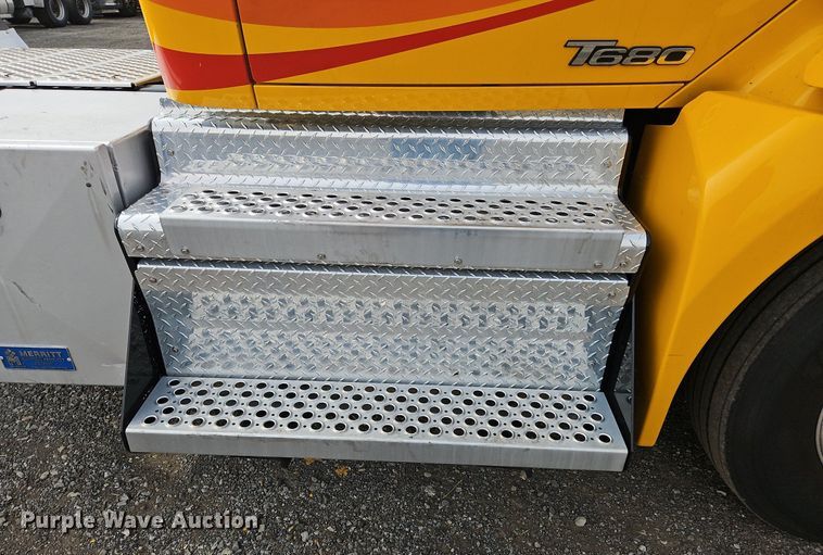 image for item NZ9147 2020 Kenworth  T680 semi truck